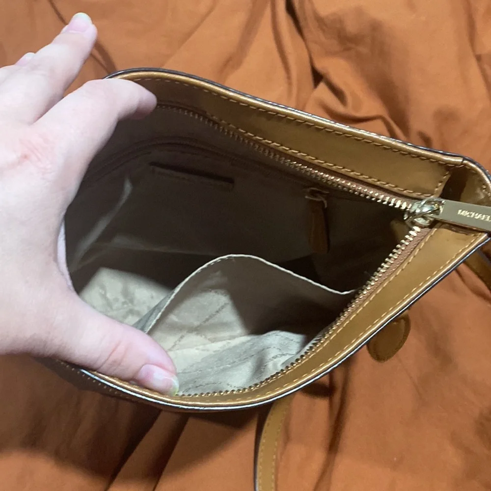 🔥Michael Kors Crossbody 🔥 - Picture 8 of 8